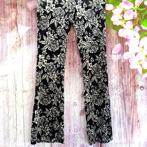 Velvet Flare Pants - Picture 3 of 6